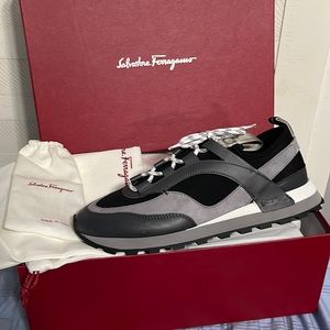 Salvatore ferragamo size 9 casual sneaker